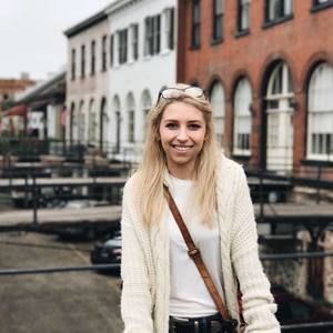 Meet your Posher, Olivia